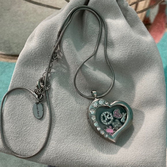 Heart shaped Charm necklace - Picture 1 of 4